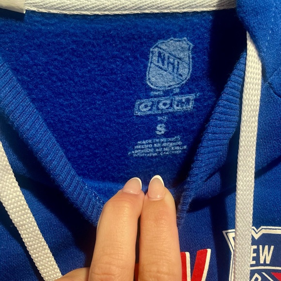 New York Rangers Hoodie - Picture 4 of 5